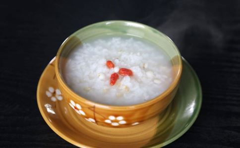 老人常吃粥 多福又长寿 老人吃粥的好处 吃粥注意什么 老人吃什么粥好